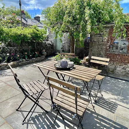 Lovely Two Bed In North