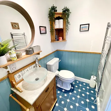 Lovely Two Bed In North *