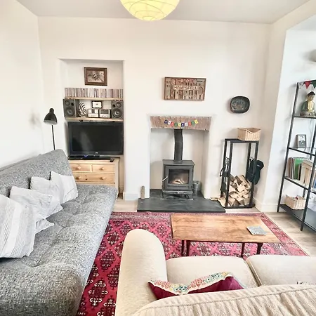 Lovely Two Bed In North * 켄달